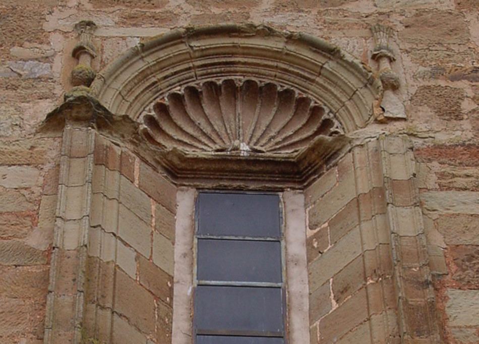 Ventana plateresca de la capilla mayor