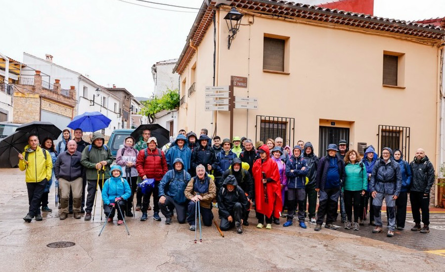 La “Ruta del Repetidor” reúne a medio centenar de senderistas en Bienservida